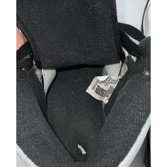 Air Jordan 2 Retro GS 'Chicago' (Size 7Y) - Picture 5 of 7